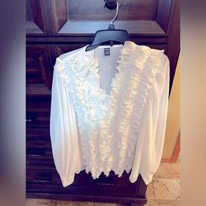 SHEIN White Ruffled Blouse never been worn😍